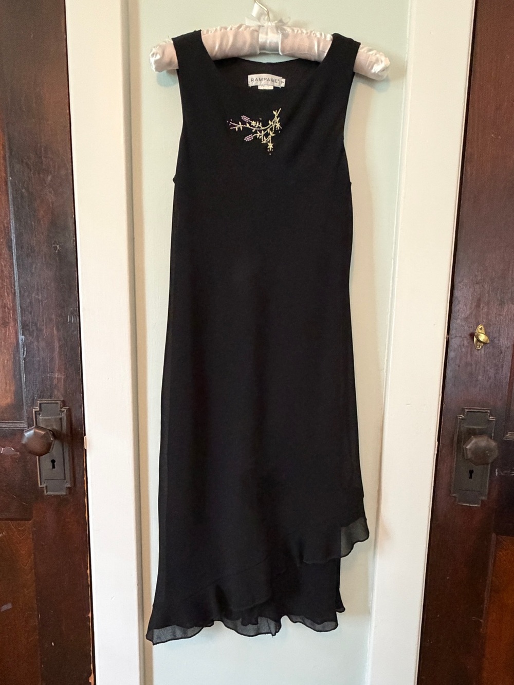 🌹 Rampage brand Vintage-Inspired Black Sleeveless Dress with Embroidered Detail.